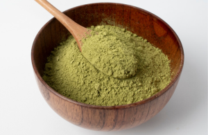 Matcha green powder in still life representing the clean, light aroma of white kratom