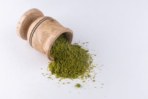 Physical examination of kratom powder for quality check