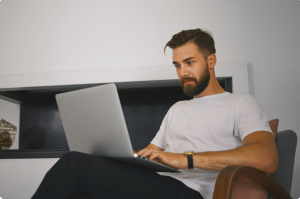 Man researching kratom vendor reputation online